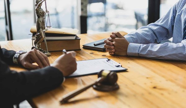 Quels sont les aspects juridiques de la mise en place d'un service d'abonnement aux produits numériques?